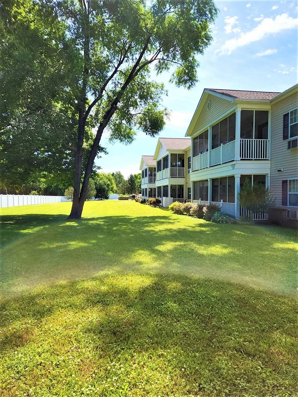 100 Canal View Dr, Ny Property Photo 2
