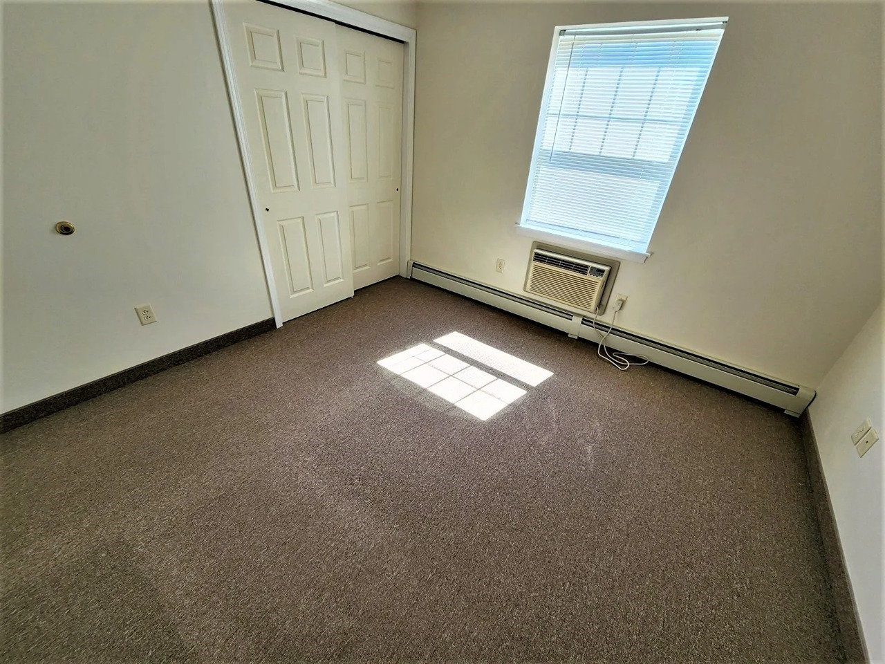 100 Canal View Dr, Ny Property Photo 5