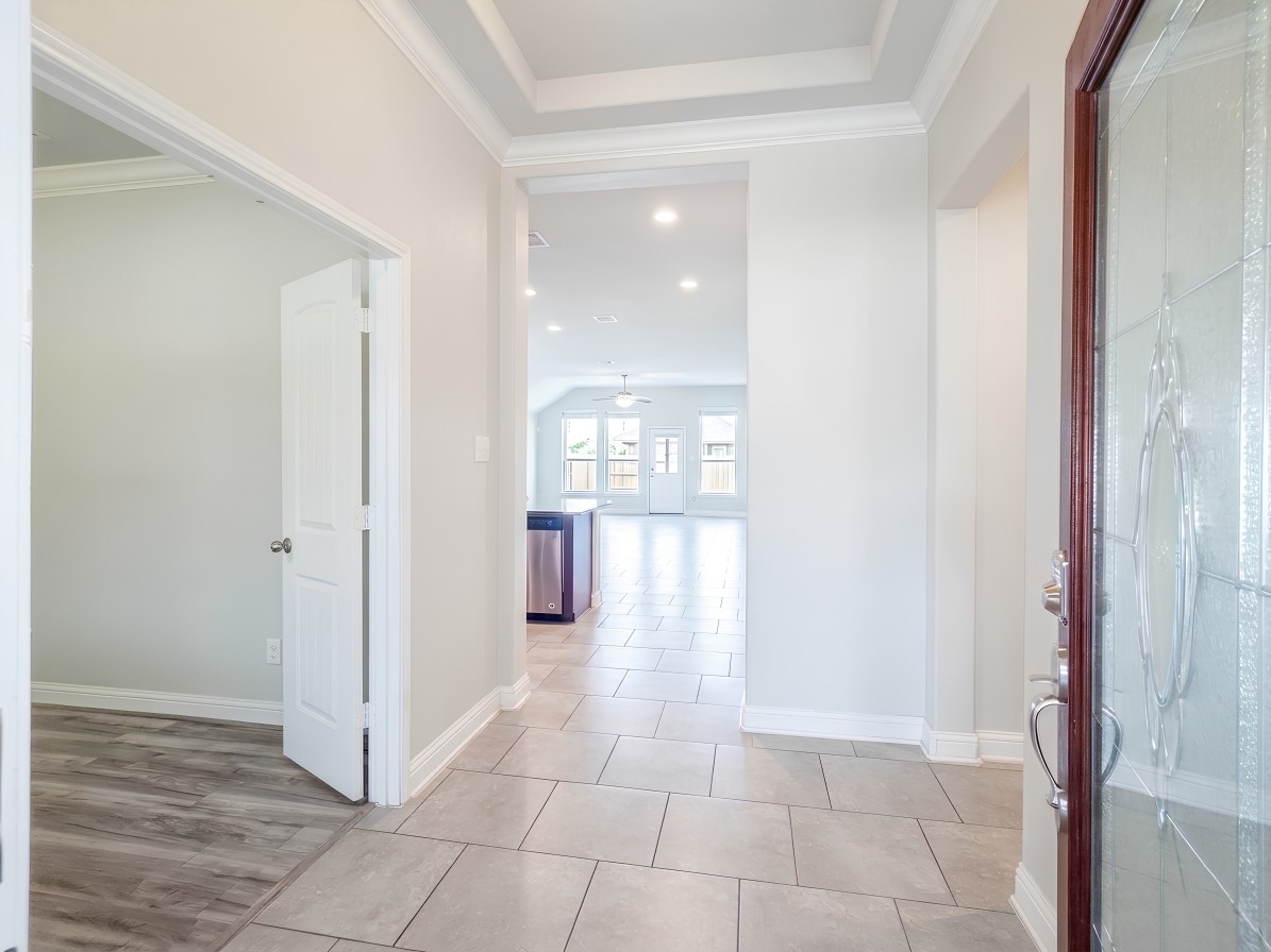 8206 Oxbow Manor Lane Property Photo 9