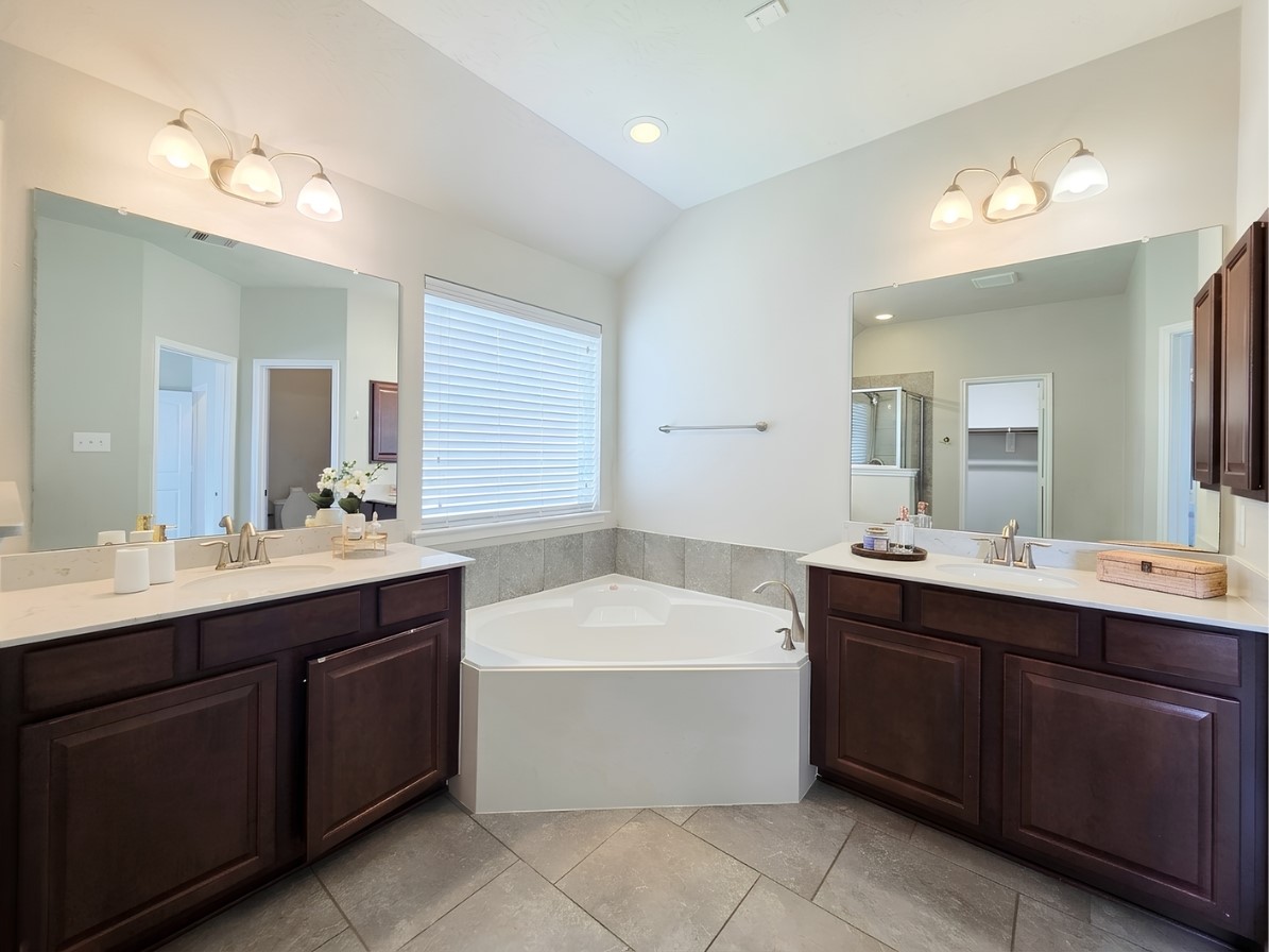8206 Oxbow Manor Lane Property Photo 25