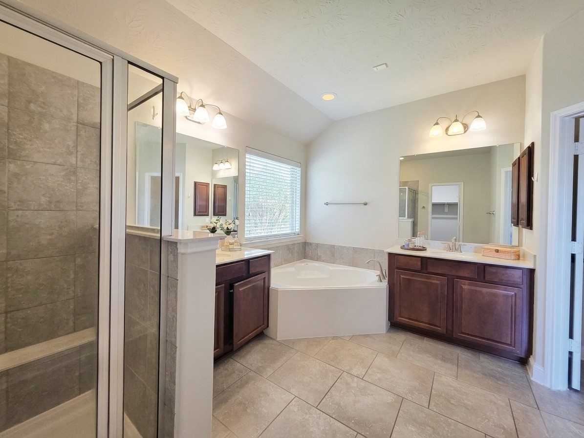 8206 Oxbow Manor Lane Property Photo 27