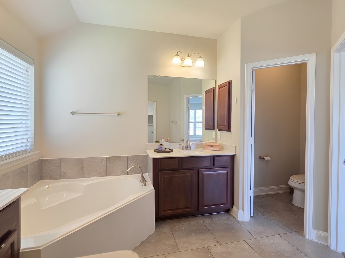 8206 Oxbow Manor Lane Property Photo 28