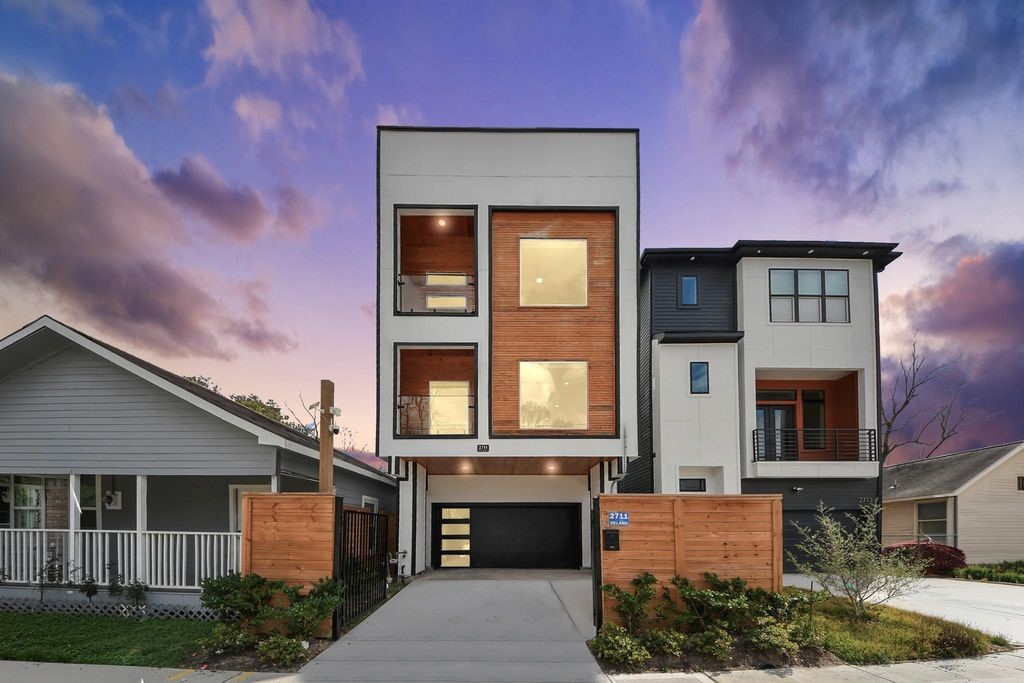 2711 Delano Street Property Photo 2