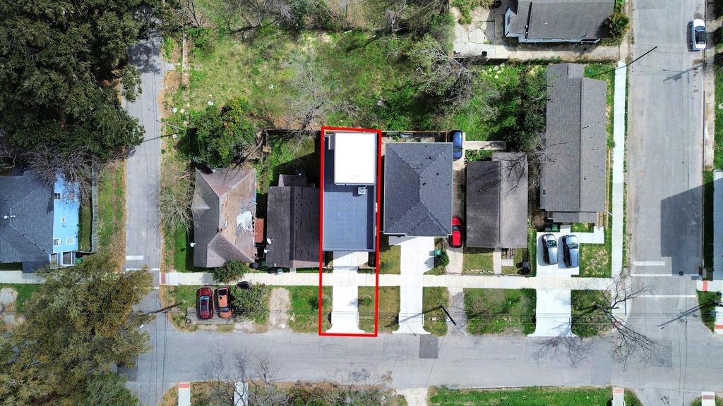2711 Delano Street Property Photo 15
