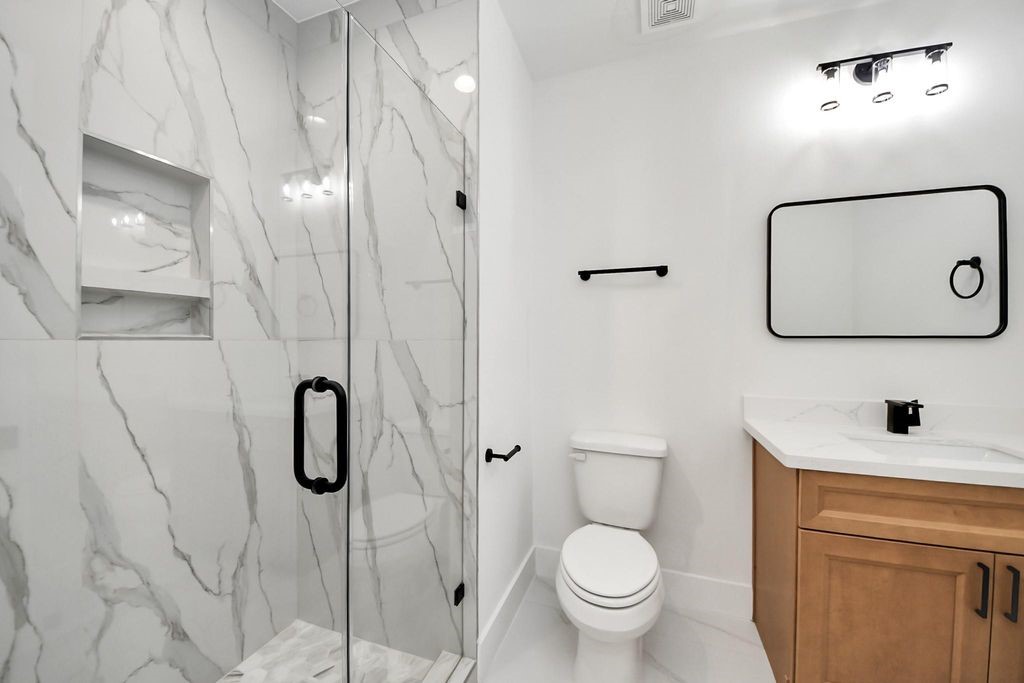 2711 Delano Street Property Photo 18