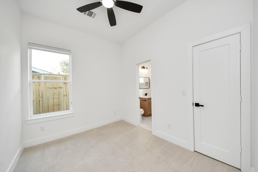 2711 Delano Street Property Photo 20