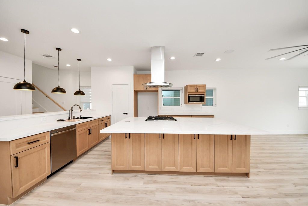 2711 Delano Street Property Photo 25