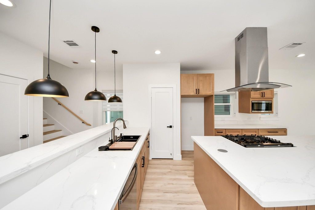 2711 Delano Street Property Photo 29