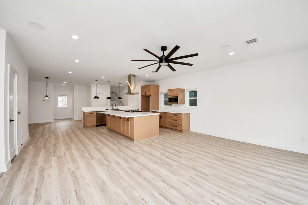 2711 Delano Street Property Photo 35