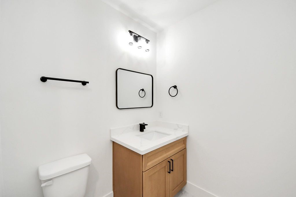 2711 Delano Street Property Photo 39