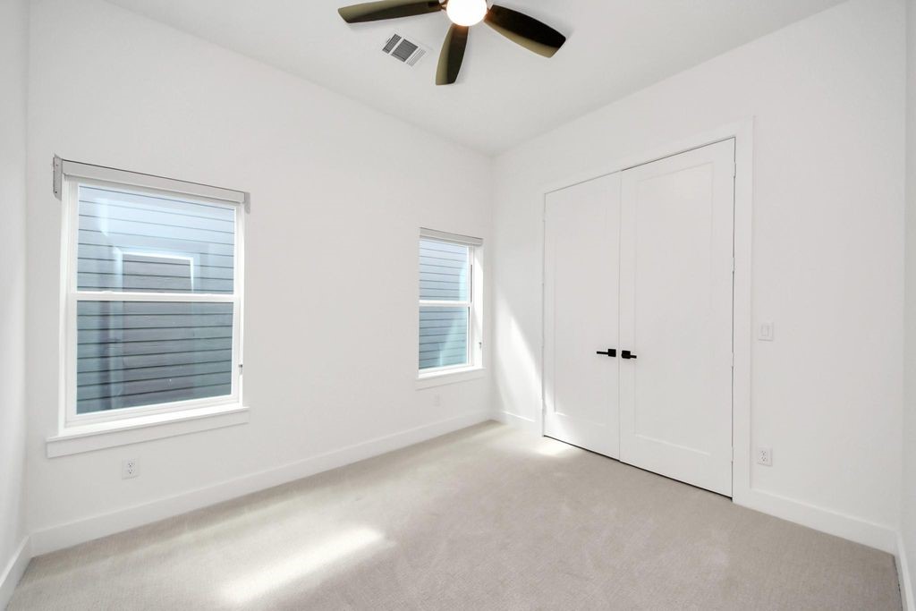 2711 Delano Street Property Photo 40