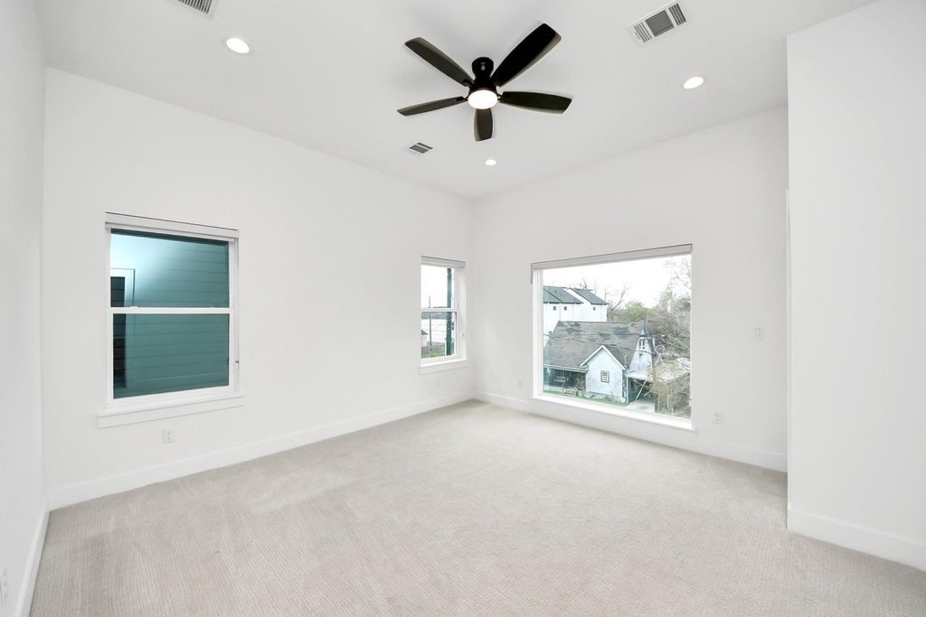 2711 Delano Street Property Photo 41