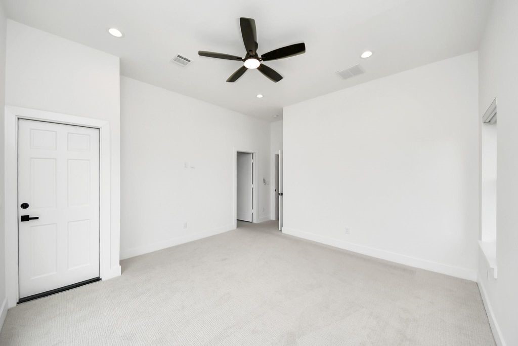 2711 Delano Street Property Photo 42