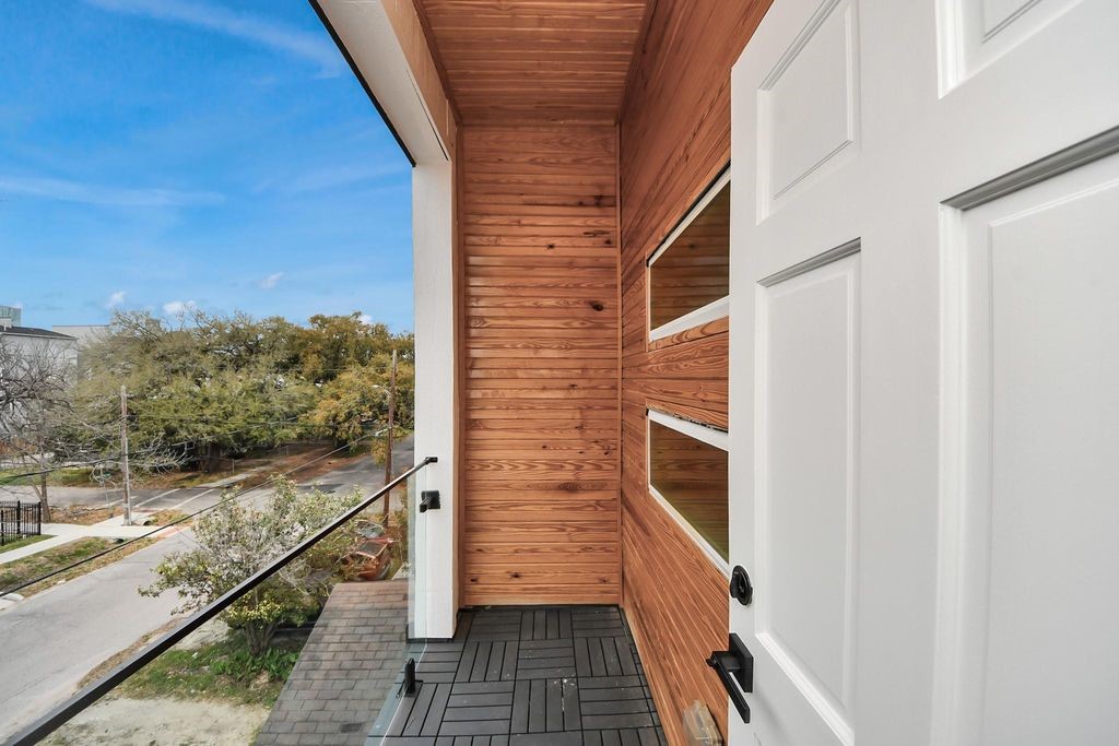 2711 Delano Street Property Photo 43
