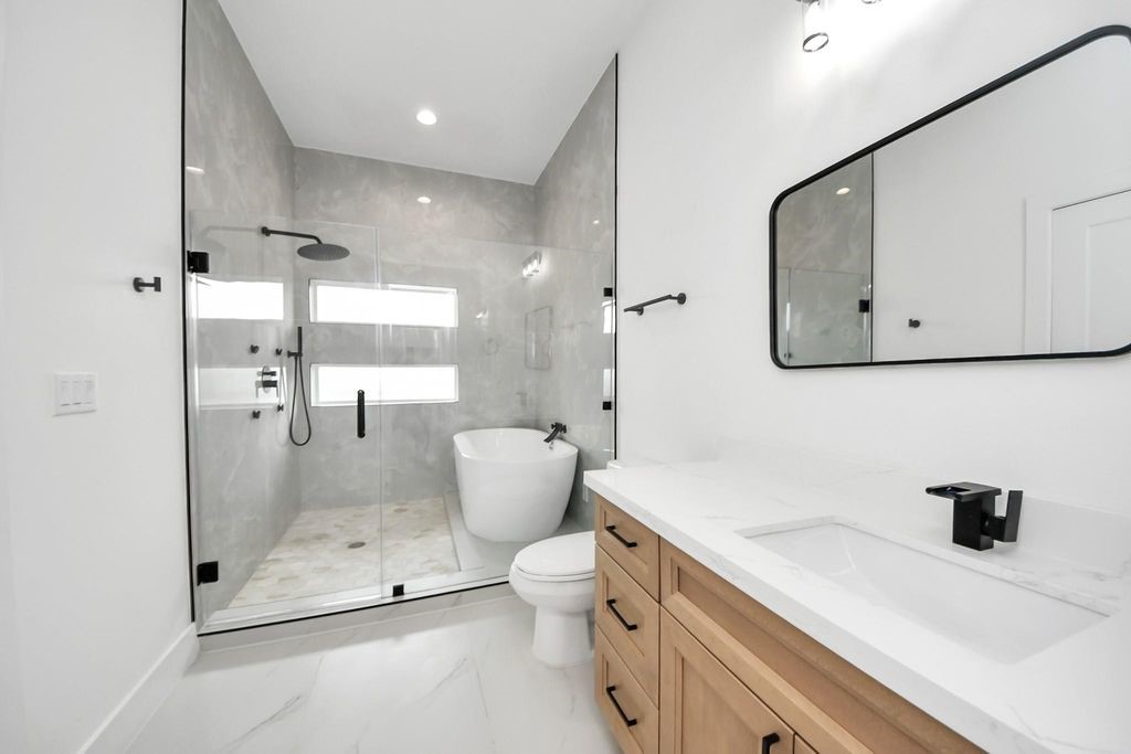 2711 Delano Street Property Photo 44