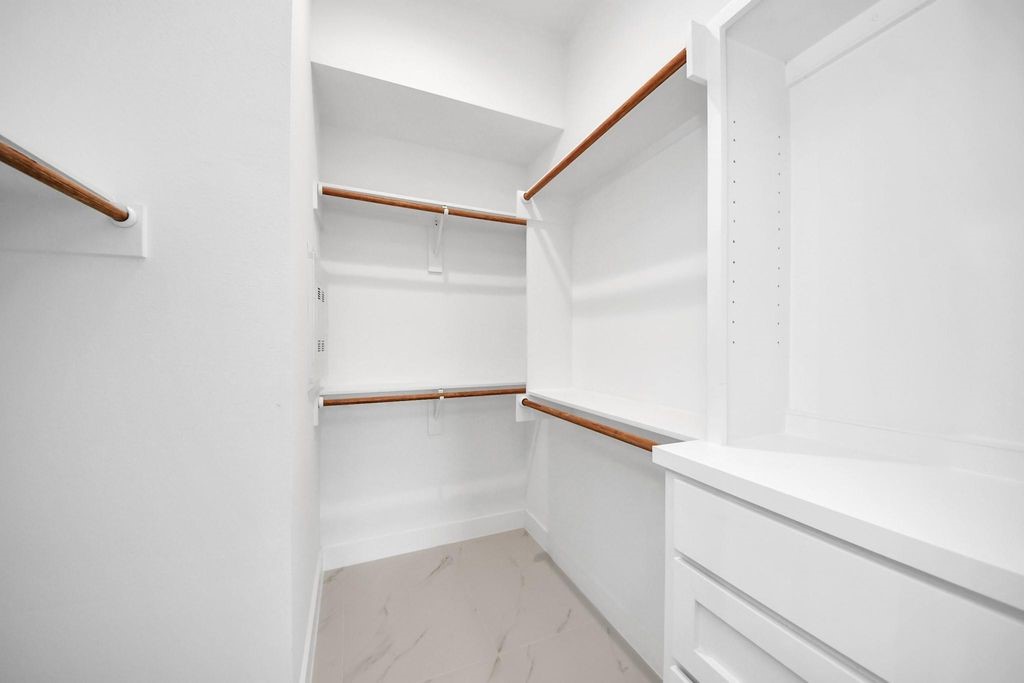 2711 Delano Street Property Photo 46