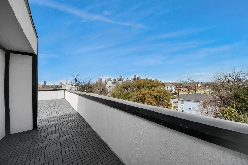 2711 Delano Street Property Photo 47