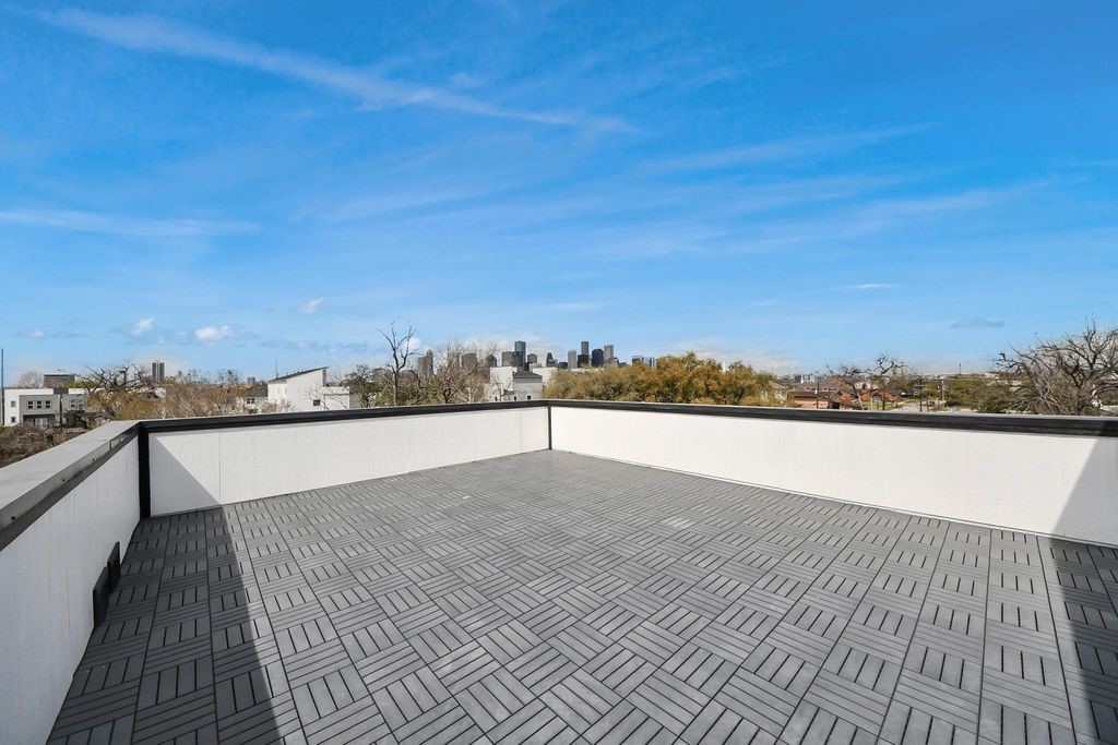 2711 Delano Street Property Photo 48