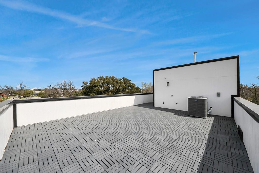 2711 Delano Street Property Photo 49