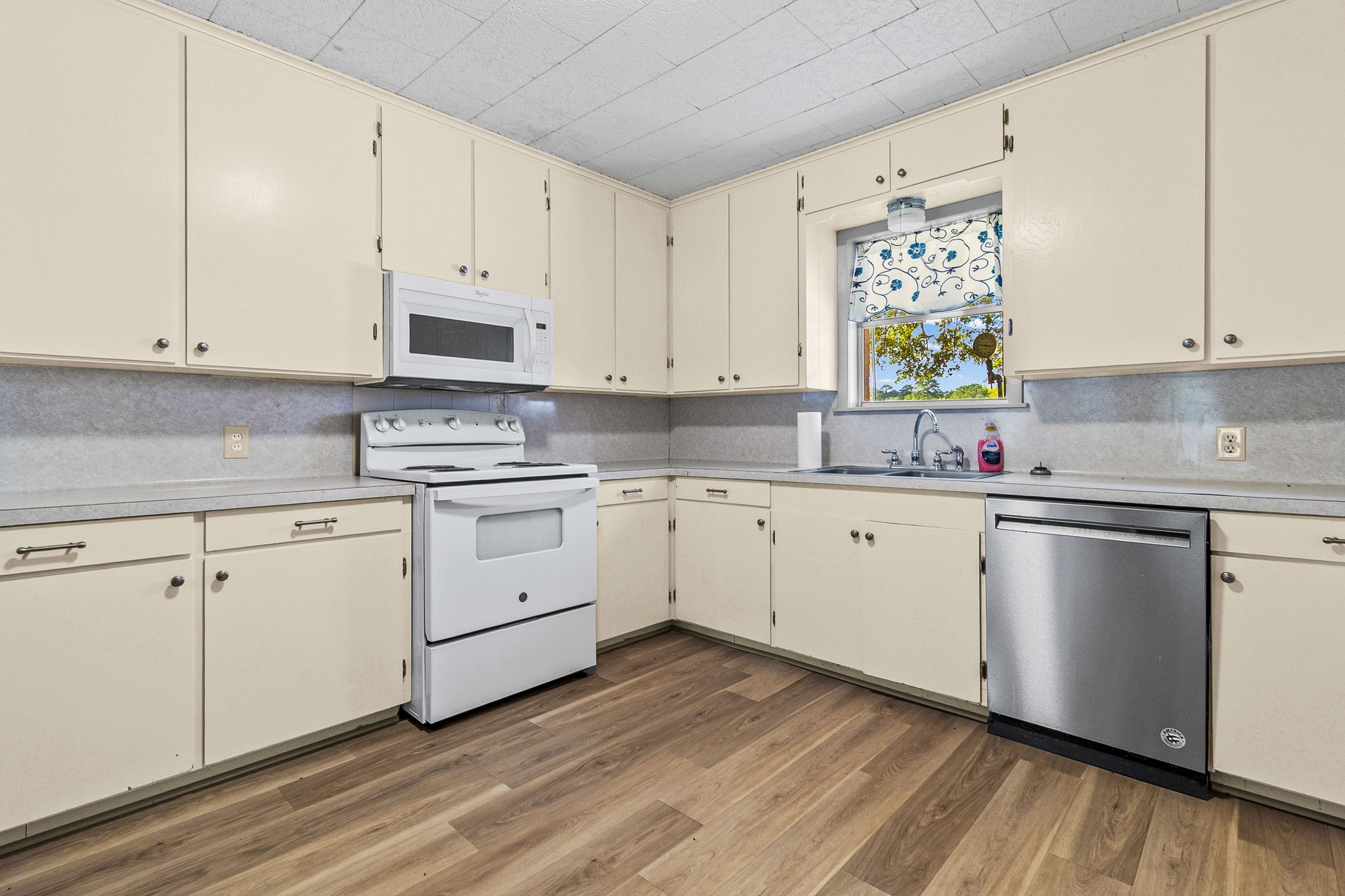 264 David Hon Road Property Photo 8