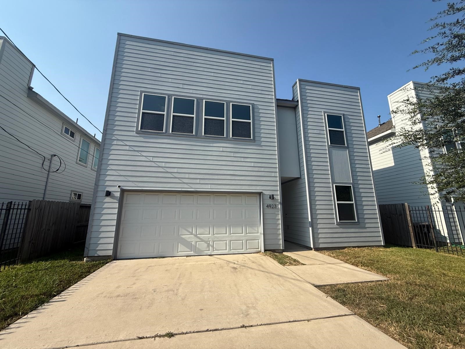 4923 Higgins St Street Property Photo 1