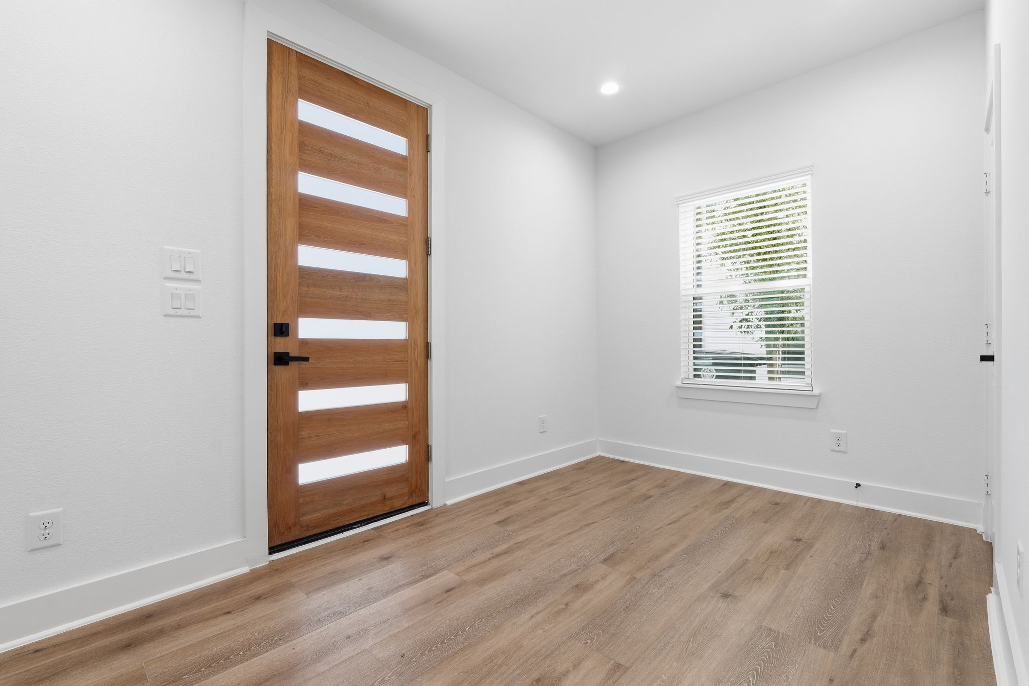 8805 Parkway Drive Property Photo 3