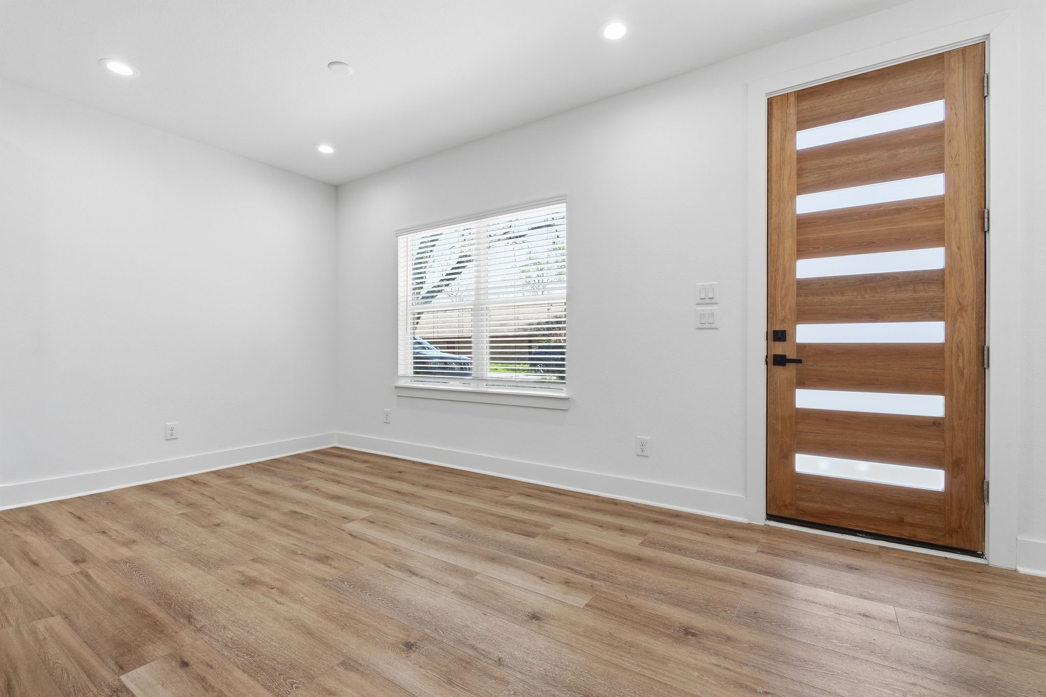 8805 Parkway Drive Property Photo 4