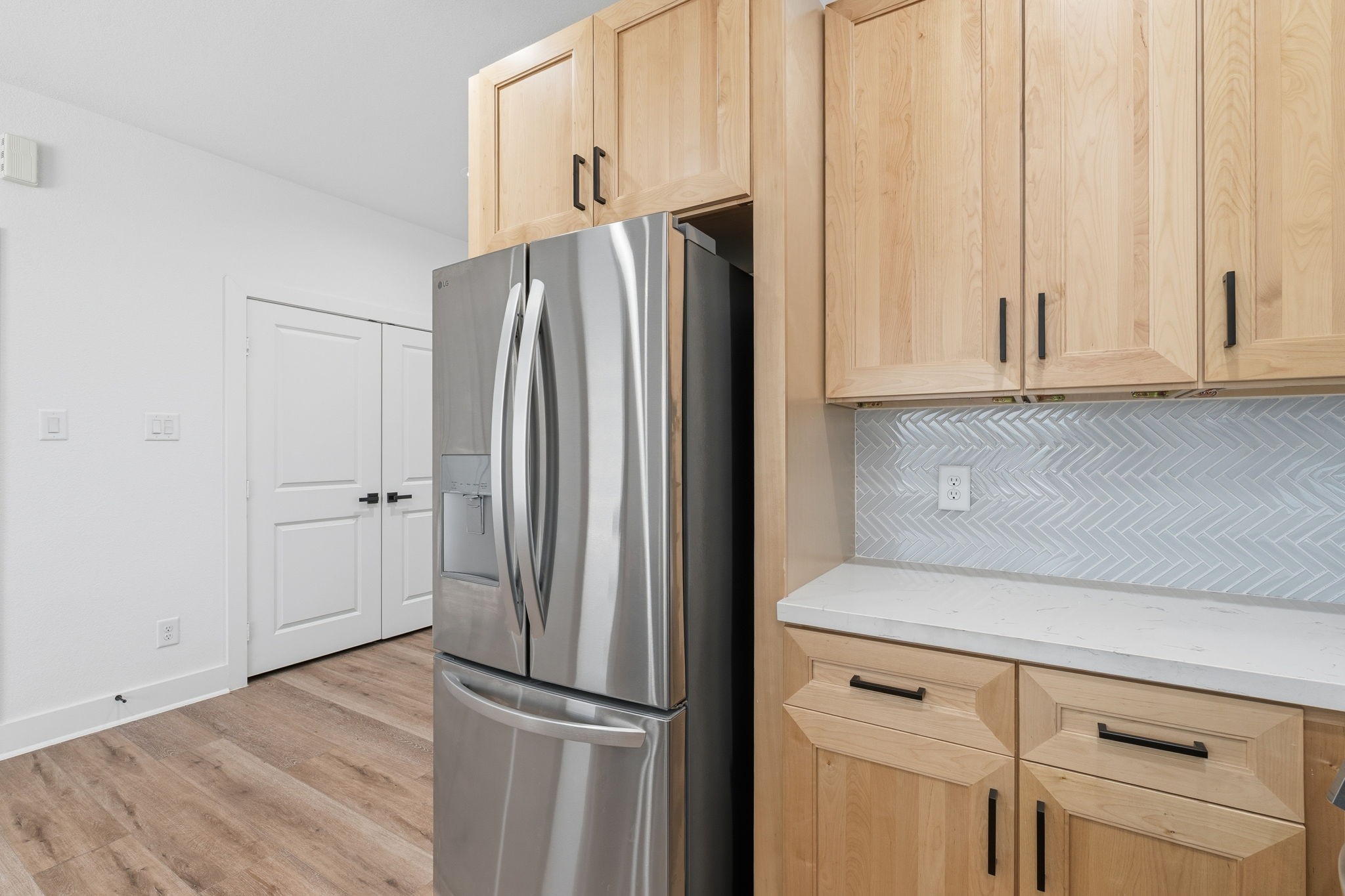 8805 Parkway Drive Property Photo 10