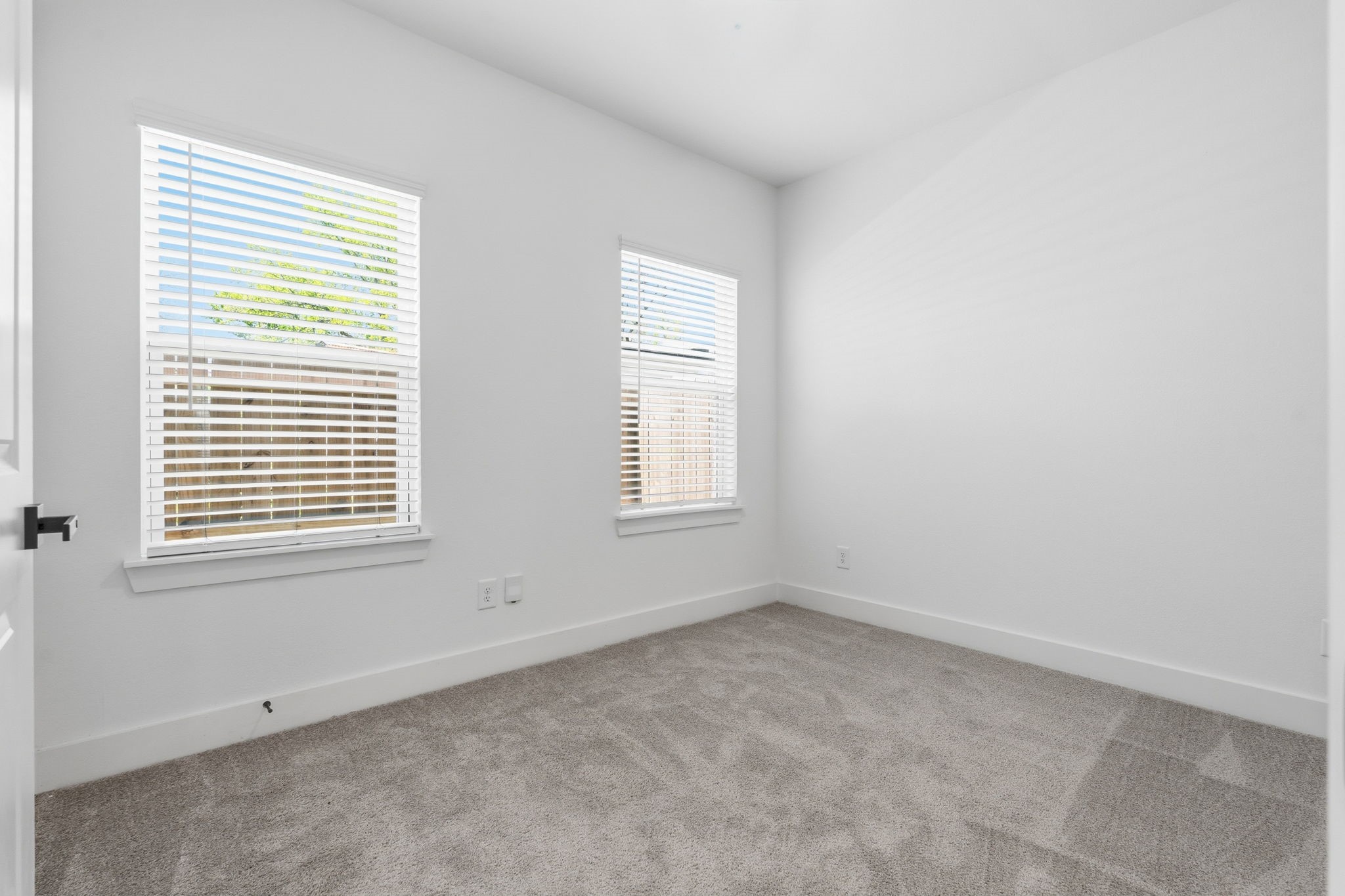 8805 Parkway Drive Property Photo 12