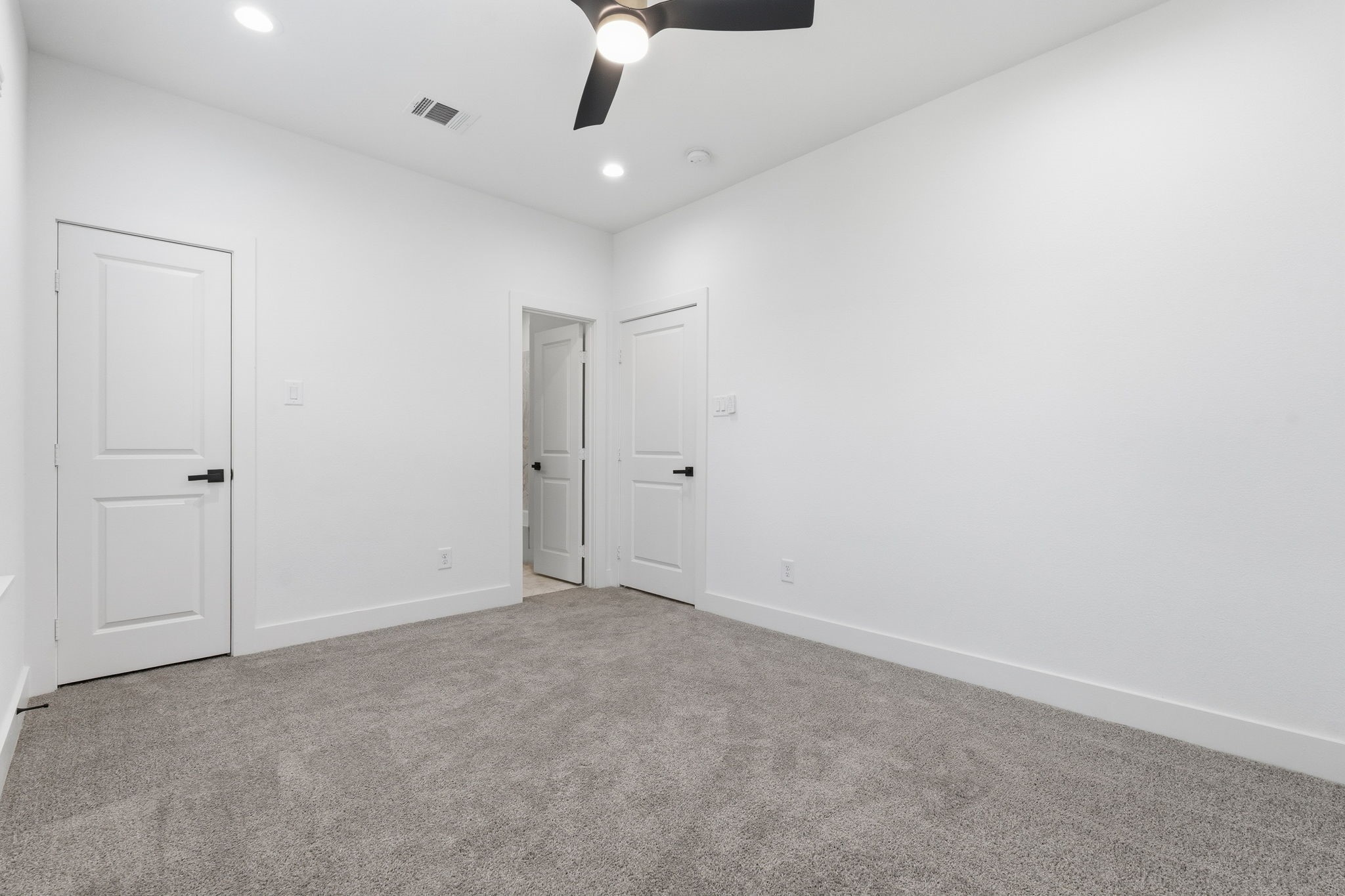 8805 Parkway Drive Property Photo 16