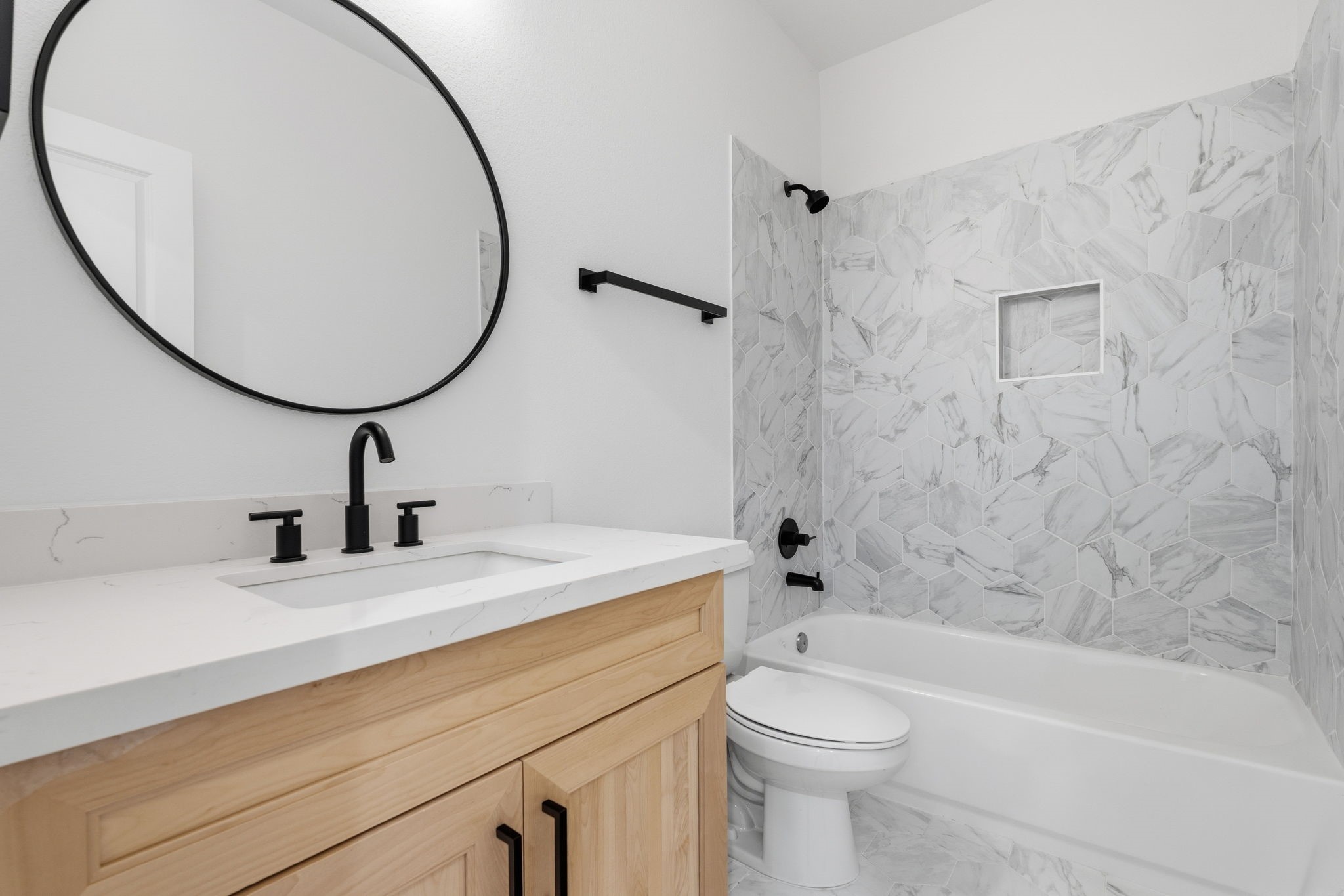 8805 Parkway Drive Property Photo 21