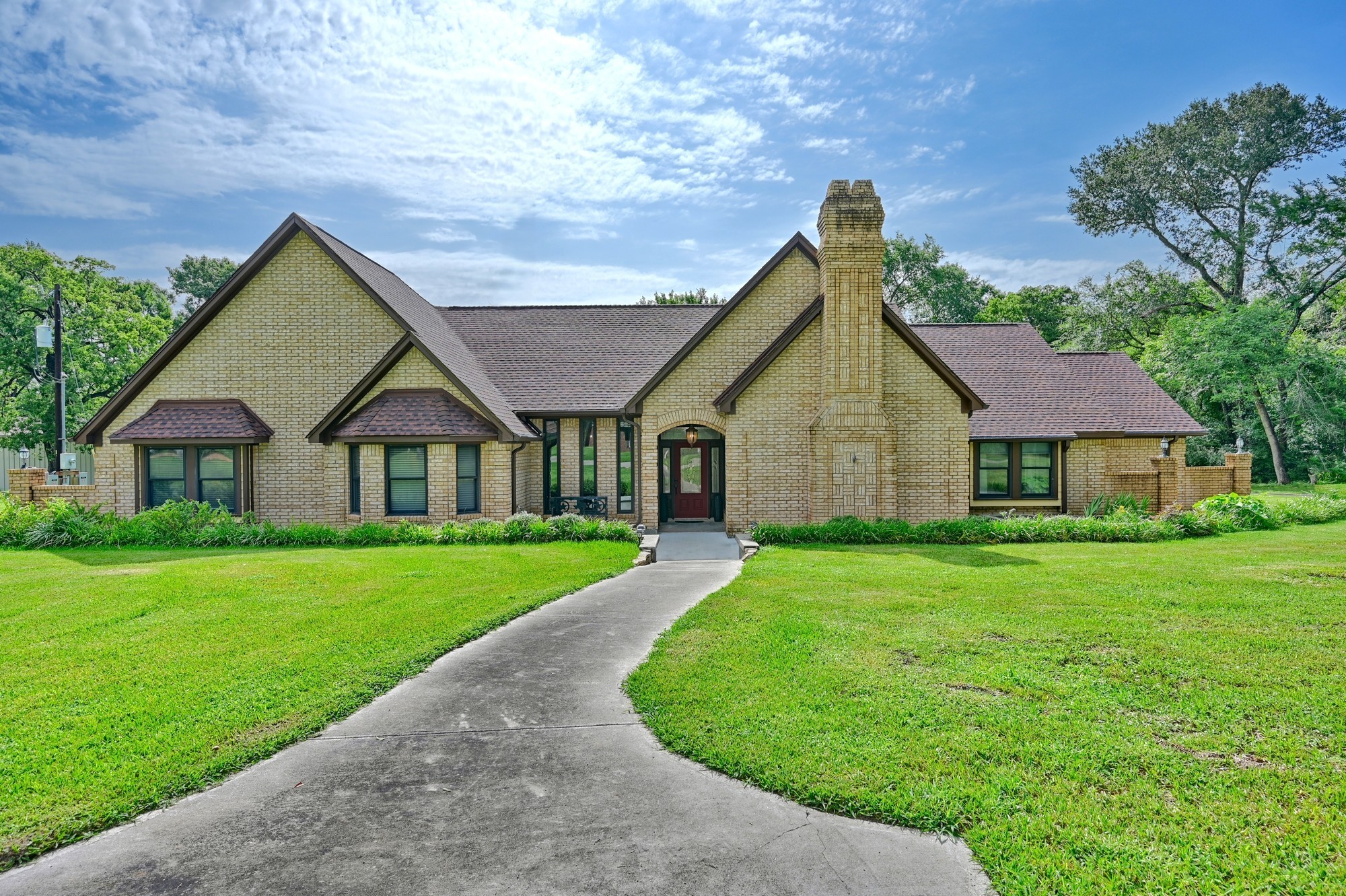 1950 Country Club Road Property Photo 1