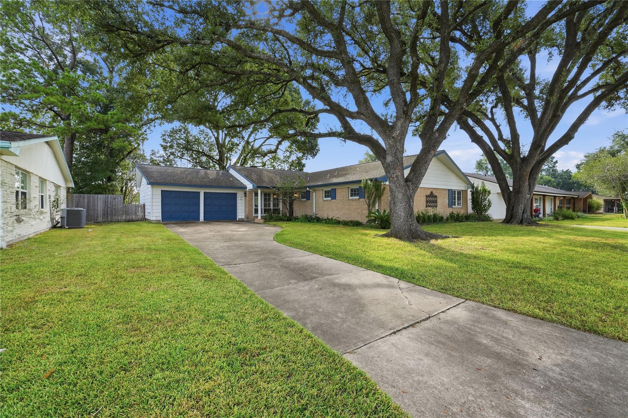 9811 Greenwillow Street, Houston Tx 77096 Property Photo 1
