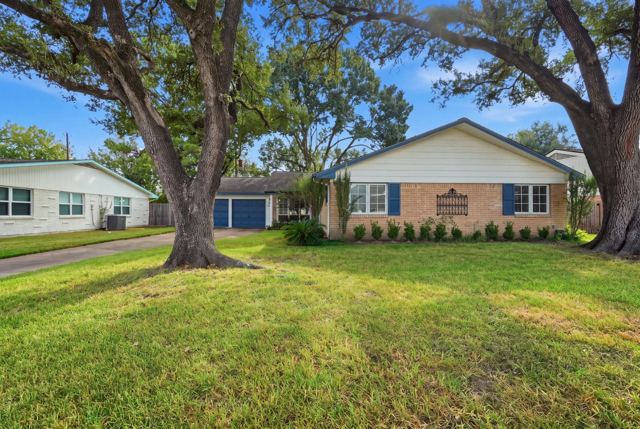 9811 Greenwillow Street, Houston Tx 77096 Property Photo 3