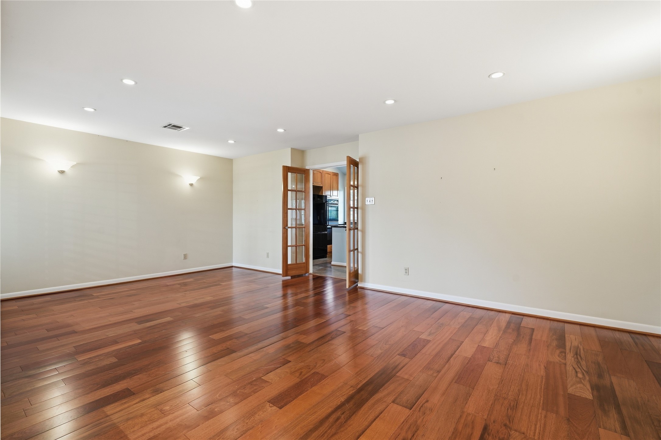 9811 Greenwillow Street Property Photo 19