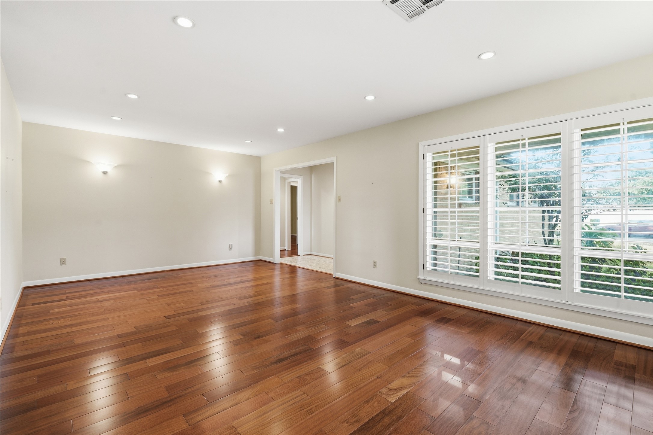 9811 Greenwillow Street Property Photo 21