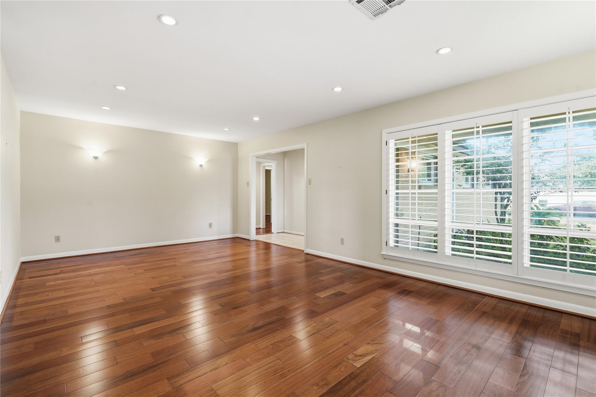 9811 Greenwillow Street, Houston Tx 77096 Property Photo 21