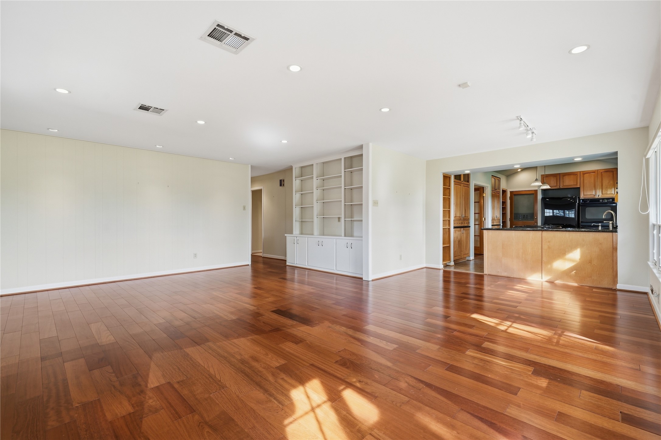 9811 Greenwillow Street Property Photo 25