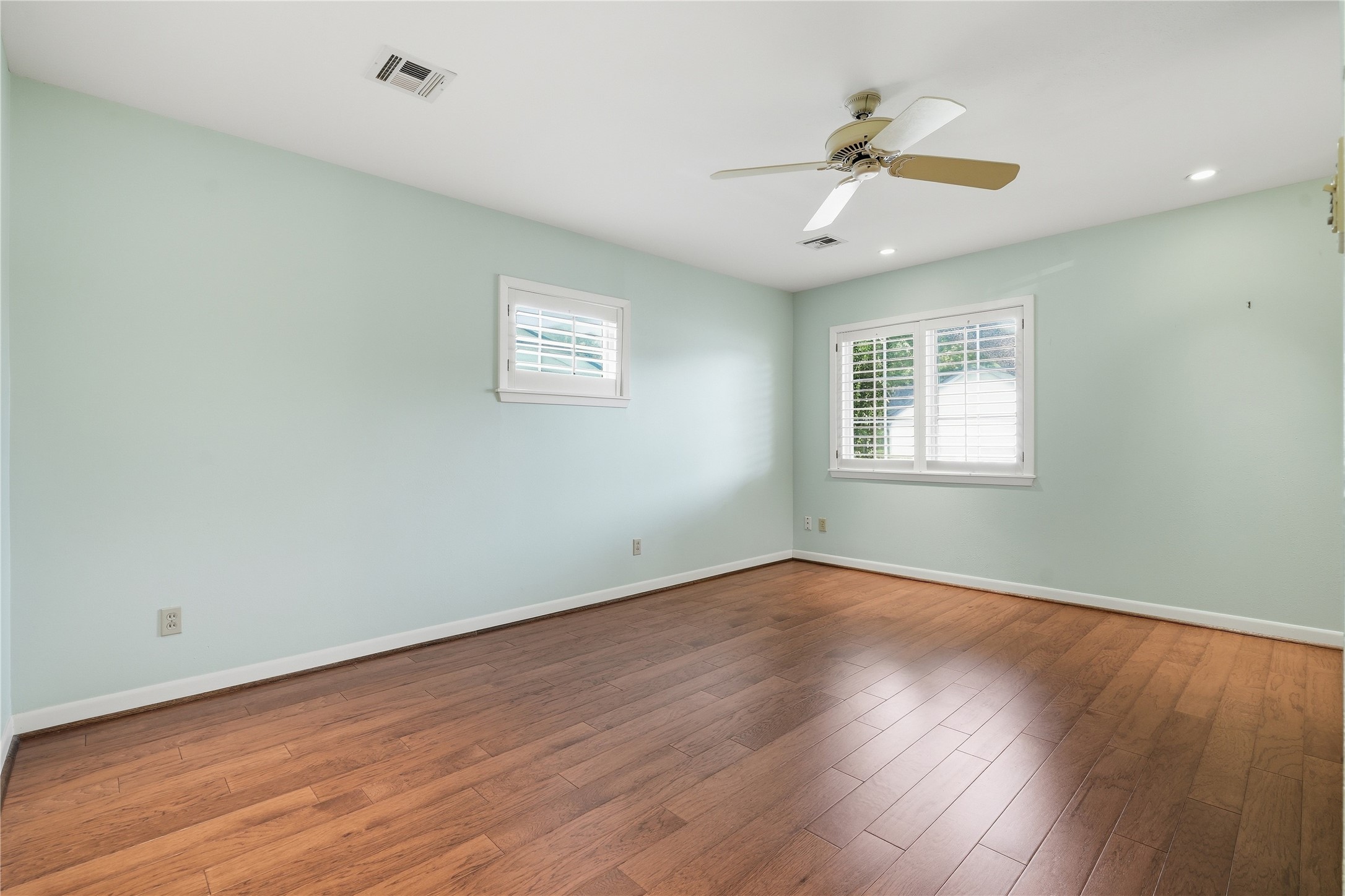 9811 Greenwillow Street Property Photo 29