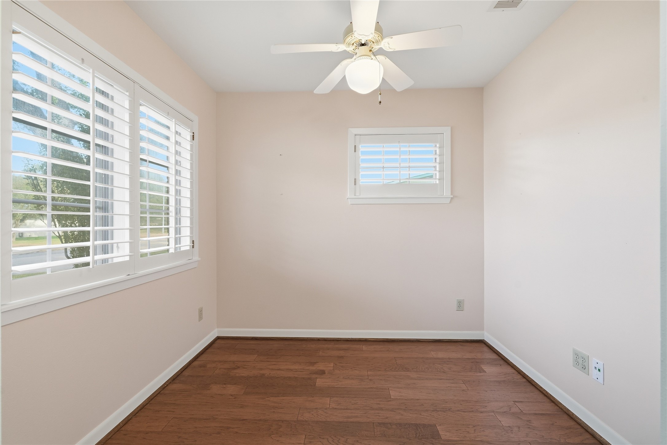 9811 Greenwillow Street Property Photo 32
