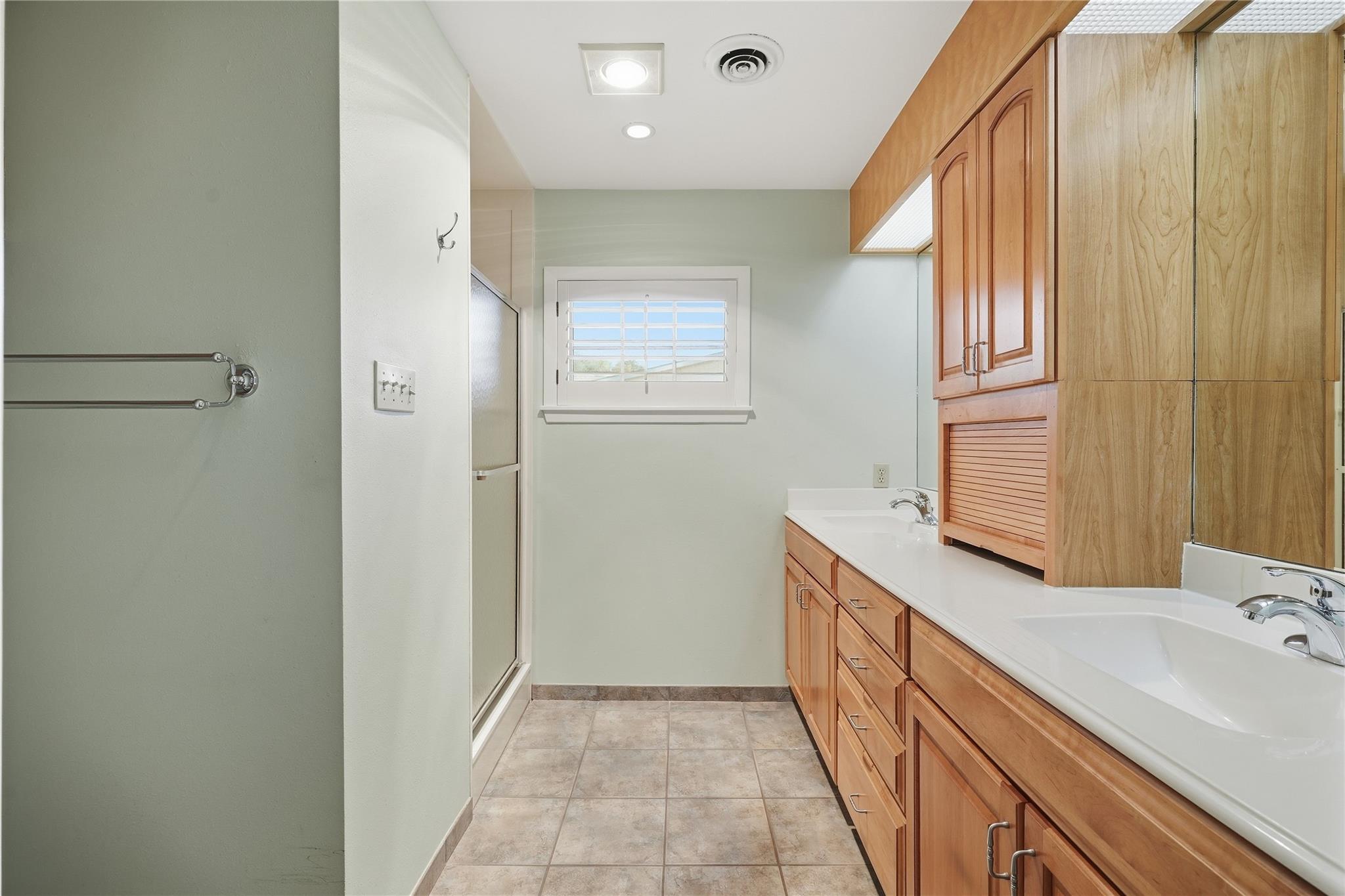 9811 Greenwillow Street, Houston Tx 77096 Property Photo 34