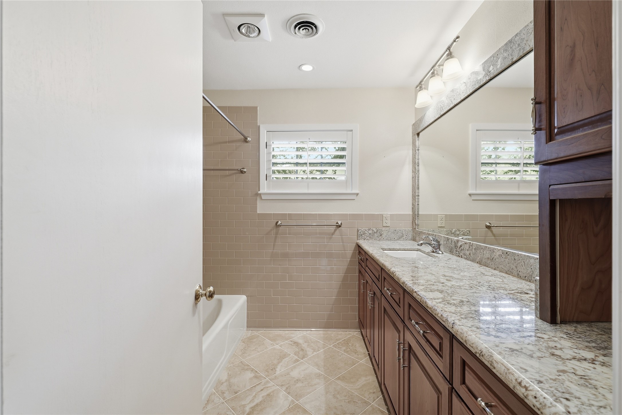 9811 Greenwillow Street Property Photo 35