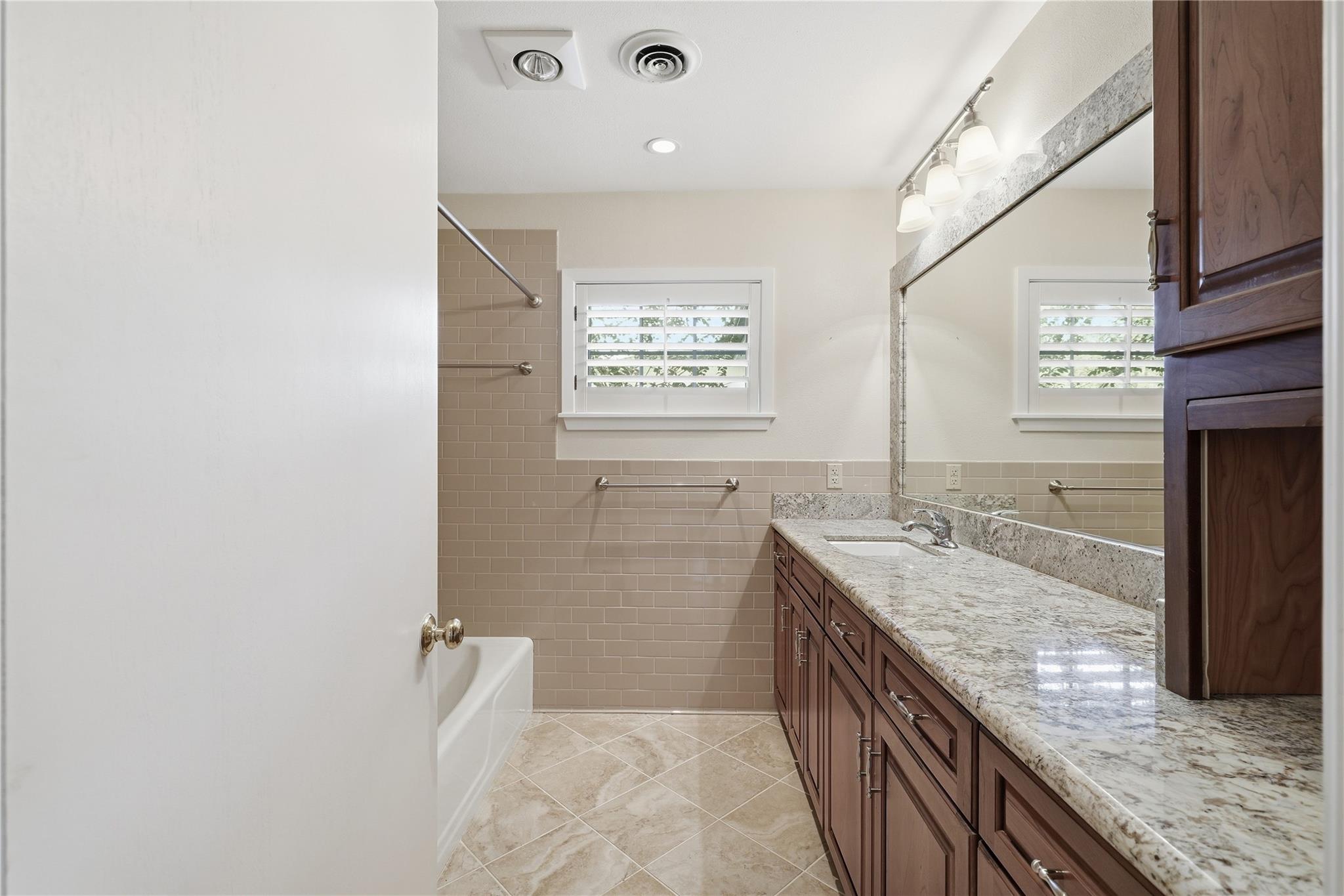 9811 Greenwillow Street, Houston Tx 77096 Property Photo 35