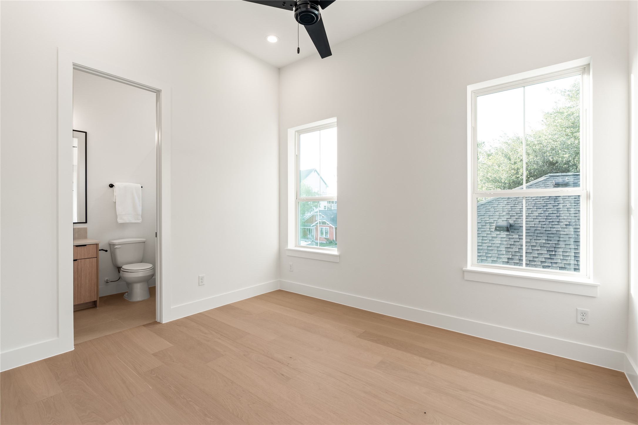 409 Walton Street B Property Photo 28