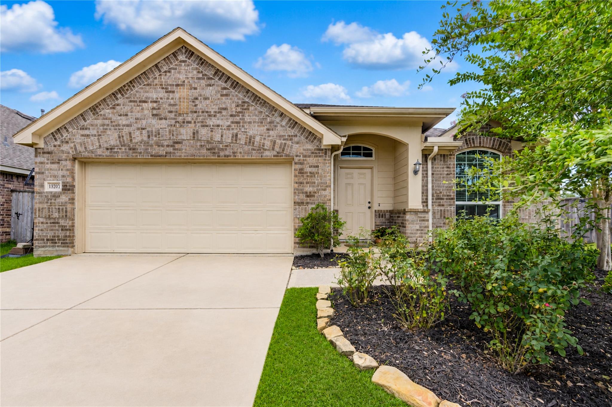 13707 Arcadia Creek Lane, Rosharon TX 77583 Property Photo 1