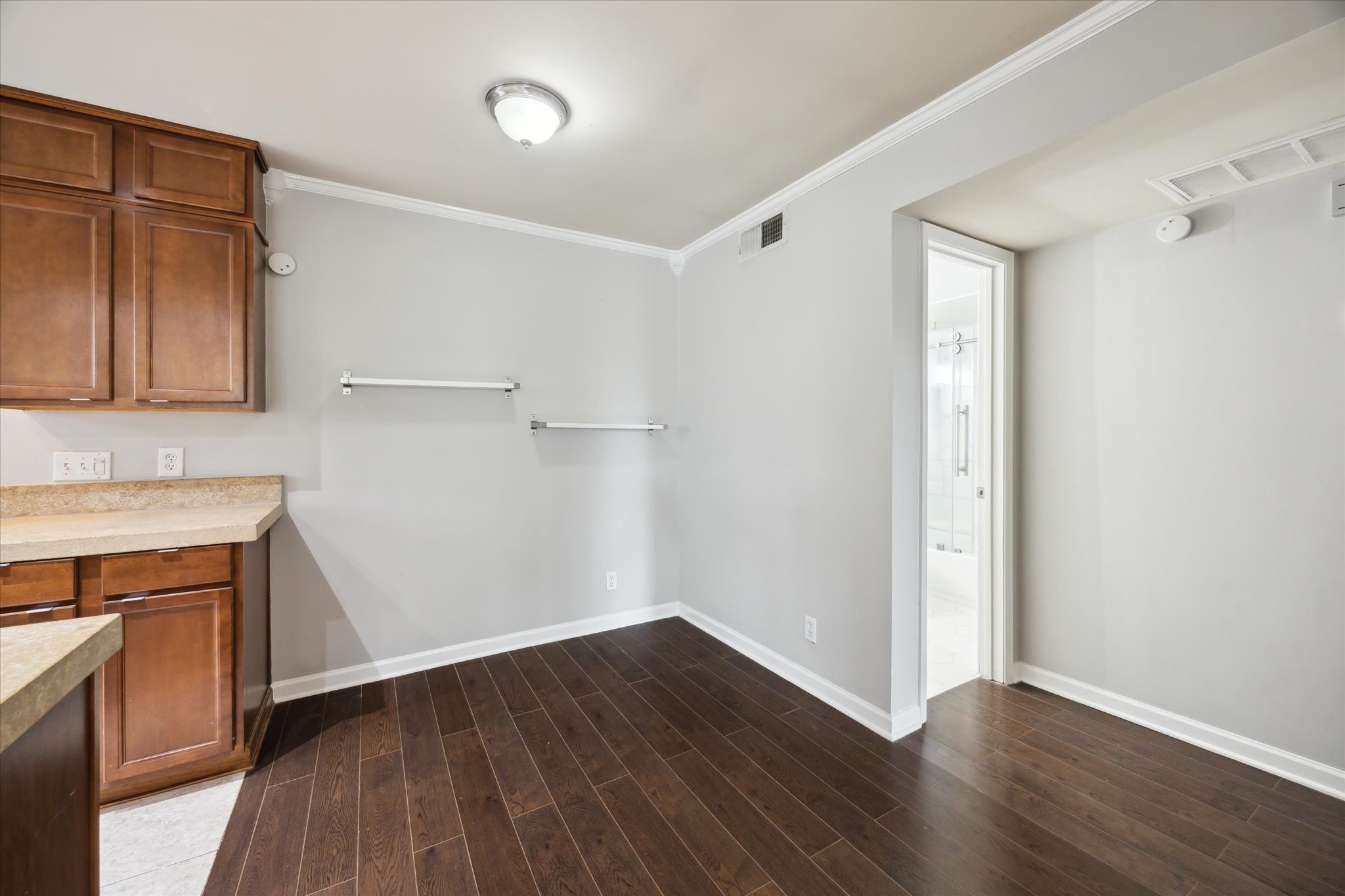 606 Marshall Street B27 Property Photo 6