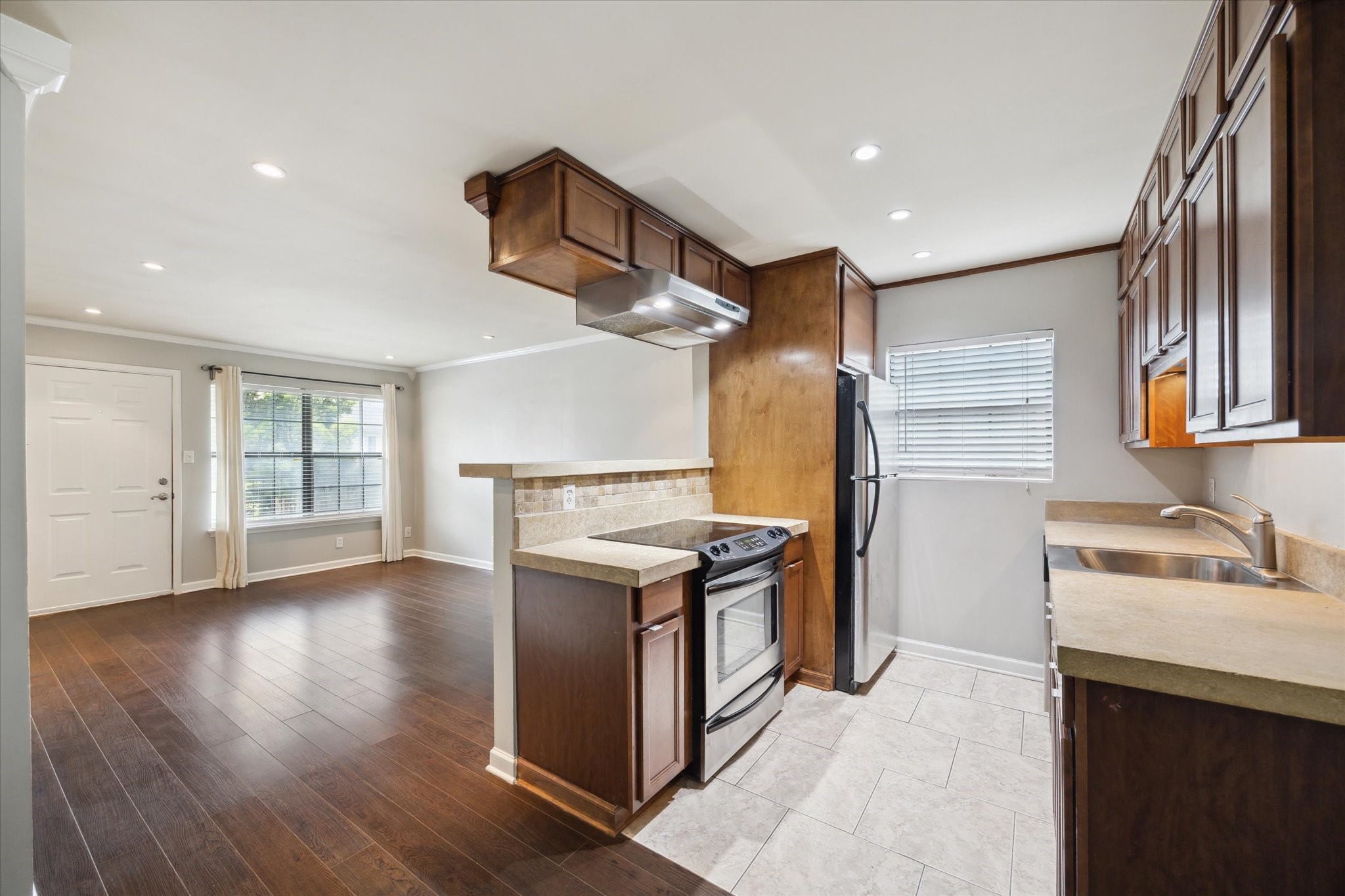 606 Marshall Street B27 Property Photo 7