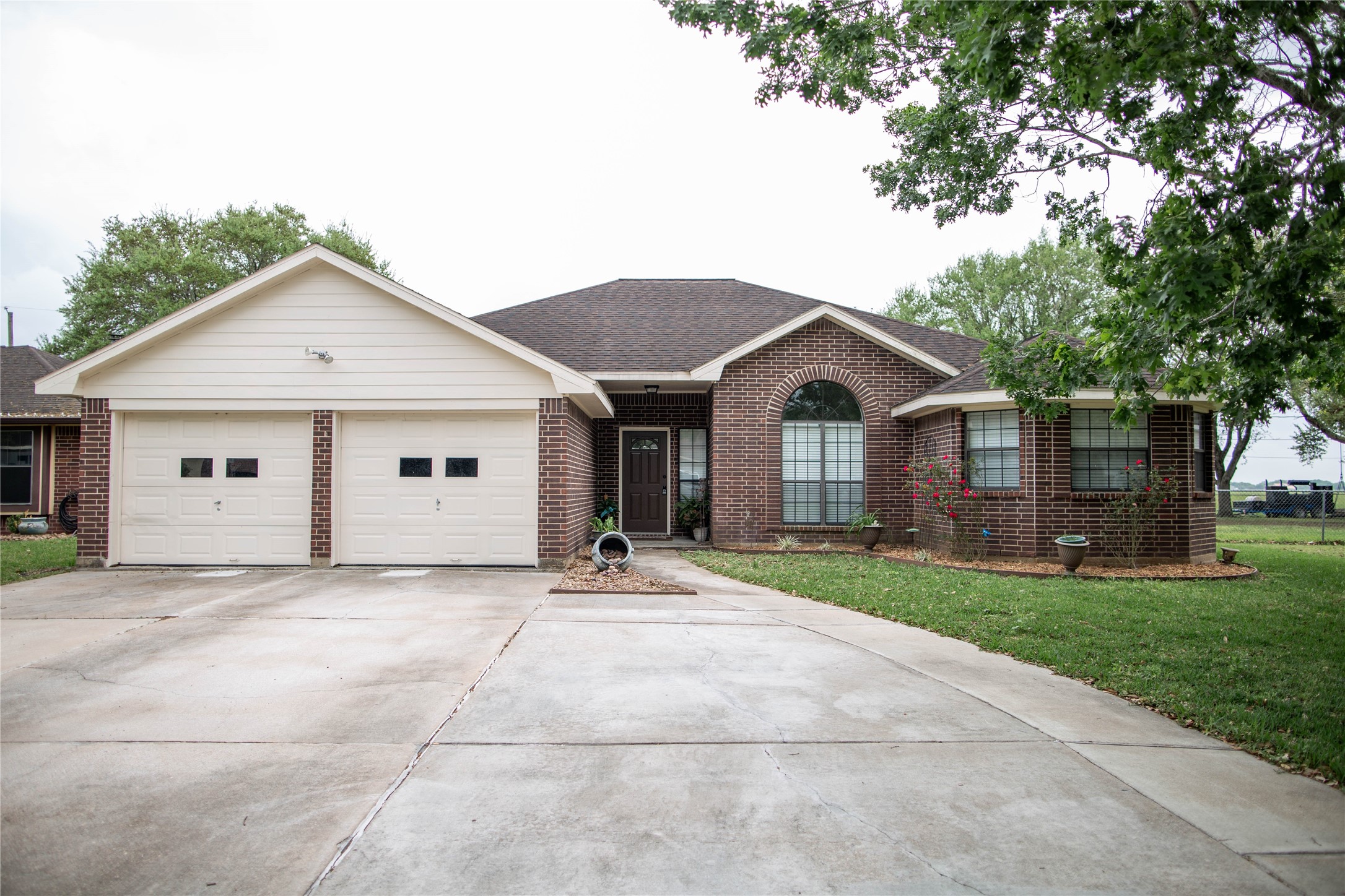805 John Albert Dr Property Photo