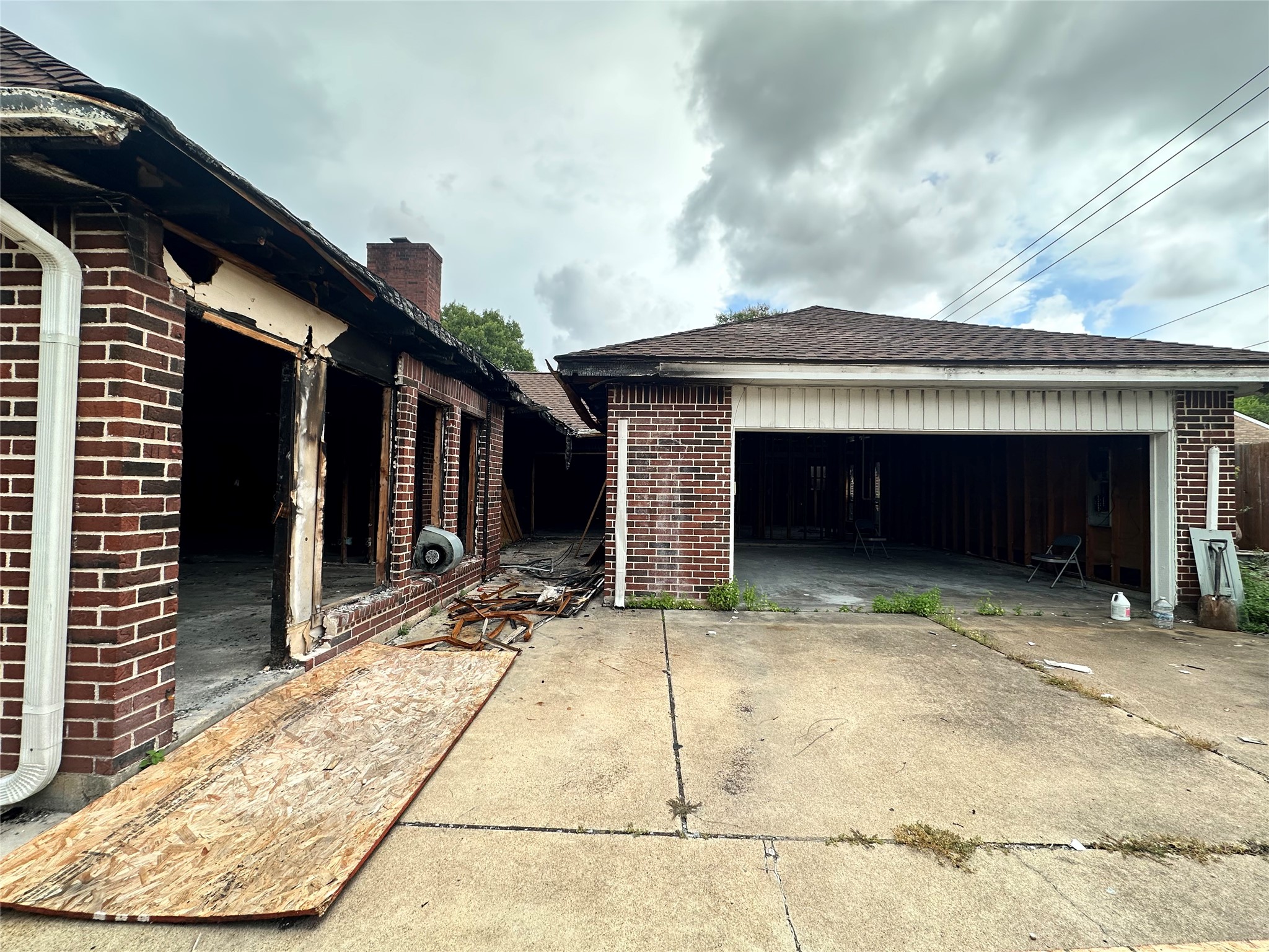 2315 Willow Lake Drive Property Photo 3