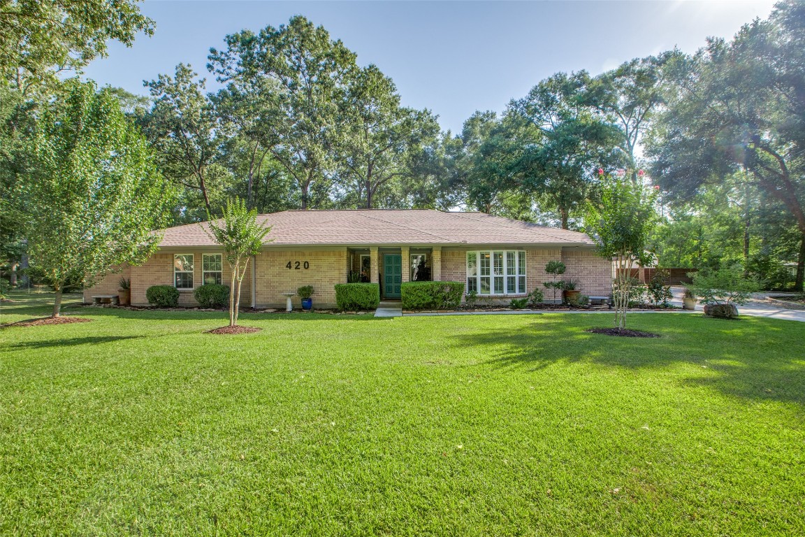 420 Linnwood Drive N Property Photo